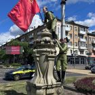 В этом городе Беларуси установили скульптуру «Флаг над рейхстагом» – беларусы тут же ее захейтили