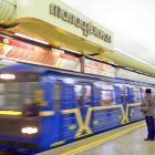 В Минске напали на женщину, которая поет песни про Иисуса в метро. Она говорит, что ей разбили нос