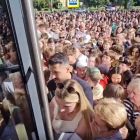 Смотрите, какая огромная очередь была на открытии ТЦ в Бобруйске. Некоторые даже подумали, что это ИИ