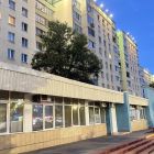 Минчане обсуждают, как деревья могут расти прямо на крыше магазина. Вот в чем секрет
