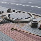 Фотофакт: в центре Минска вместо деревьев укладывают плитку