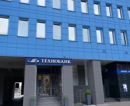 Этот банк изменил условия переводов. В некоторых случаях комиссия может достигать 90% суммы
