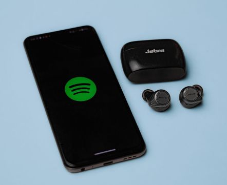 В Беларуси могут заблокировать Spotify. Что случилось?