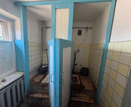 «Ужас». Вот так выглядит туалет на госпредприятии в Витебске