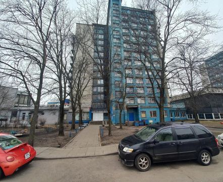 «Видим, как оно рассыпается на глазах». Минчанин показал состояние общаги возле Комаровского рынка