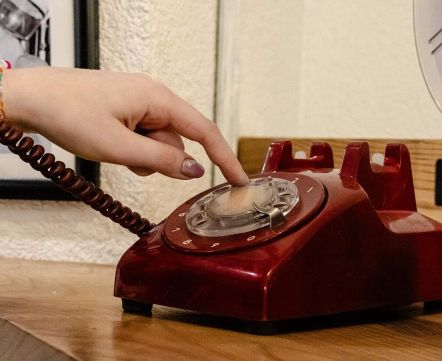 В Беларуси запустили круглосуточную службу экстренной психологической помощи. Куда нужно звонить?