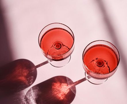Микродозинг алкоголя – не вредно и даже чуточку полезно? Психиатр-нарколог – о мифах про «здоровое» употреблении алкоголя