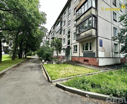 До 109 000 долларов. Нашли самые дешевые трешки в Минске недалеко от метро