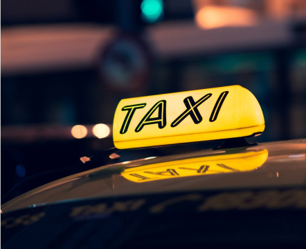 Власти взялись за таксистов, автопарки и «Яндекс.Такси». Журналисты узнали, чем новый указ об автоперевозчиках грозит в том числе и вам