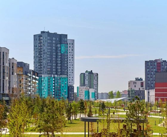 В Новой Боровой открыли Центральный парк с детской площадкой и классной зоной для питомцев