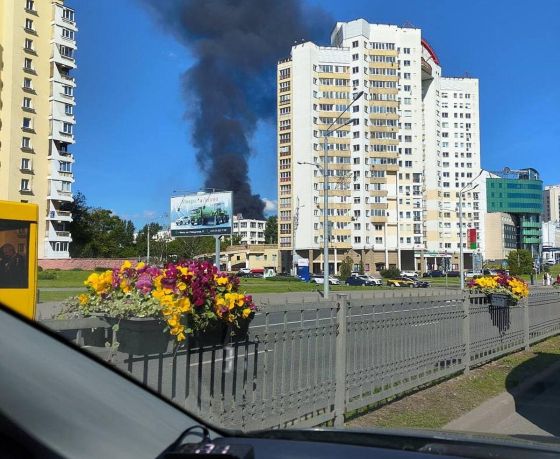 В Минске утром 1 июня заметили большой столб черного дыма. Что известно?