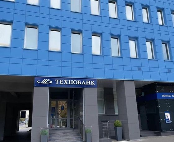 Этот банк изменил условия переводов. В некоторых случаях комиссия может достигать 90% суммы
