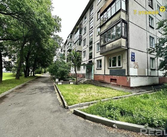 До 109 000 долларов. Нашли самые дешевые трешки в Минске недалеко от метро