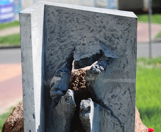 Памятник на парковке: 5 необычных мемориалов «про войну» в Минске