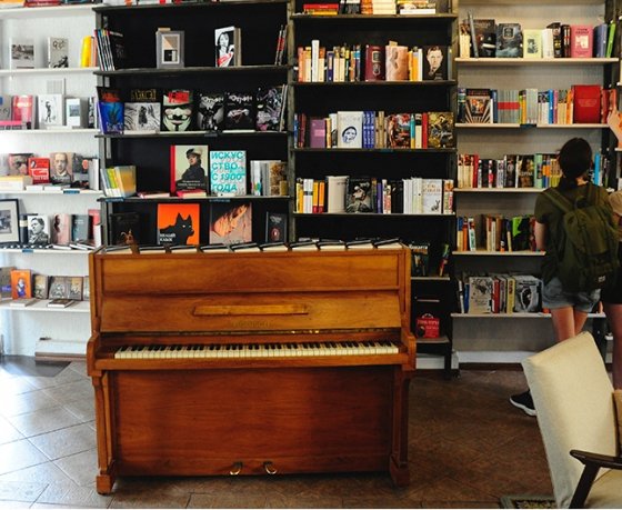 Через дорогу от худмузея открывается кафе-квартира-книжный магазин «Сон Гоголя» 