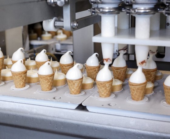 Смесь, стаканчик, заморозка – смотрите, как делают мороженое на заводе