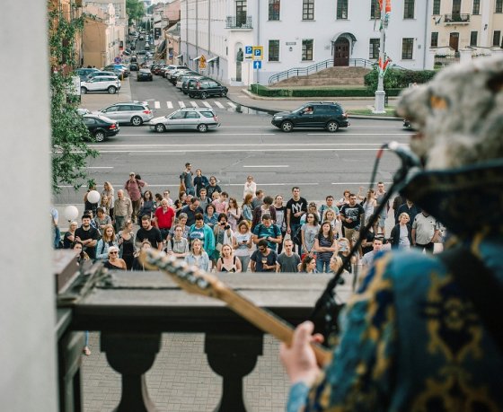 «Кассиопея» дала концерт для прохожих на балконе в самом центре Минска