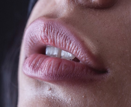 «Сухой язык – это враг оргазма». Экспертка по голосу рассказывает и показывает, как улучшить вашу сексуальную жизнь