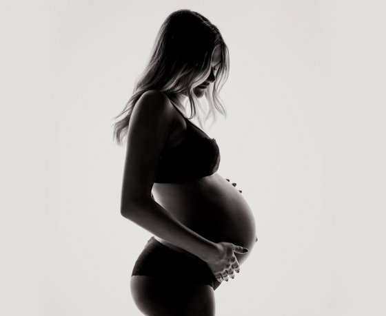 «Если заболеть на ранних сроках, это может привести к медикаментозному аборту». Каково это – забеременеть и рожать во время пандемии