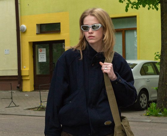 Уличная мода: яркие принты, необычные джинсы, короткие юбки – вот что популярно в Минске прямо сейчас