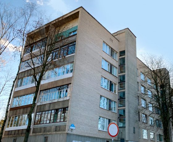 Статусное жилье для чиновников за 180 тыс. В Минске выставили на продажу квартиру в известном доме в самом центре