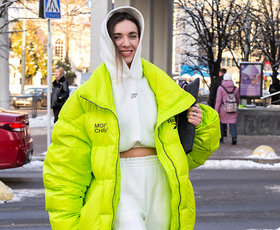 Уличная мода: оцените, какие пуховики, пальто и шубы носят минчанки в холодину