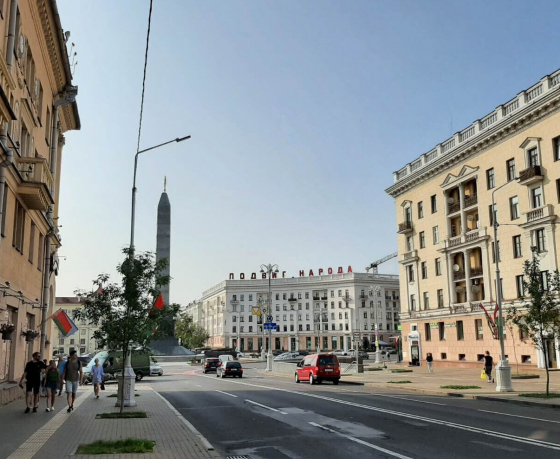 Из окна видна площадь Победы: в центре Минска продают сталинку с атмосферным балконом
