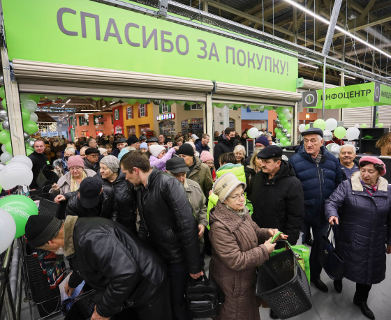 В Минске заработал новый супермаркет с низкими ценами. Посмотрите, сколько людей пришло на открытие