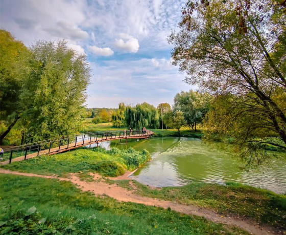 Не только Горького и Челюскинцев: 10 парков в разных районах Минска, где вы давно (или никогда) не гуляли