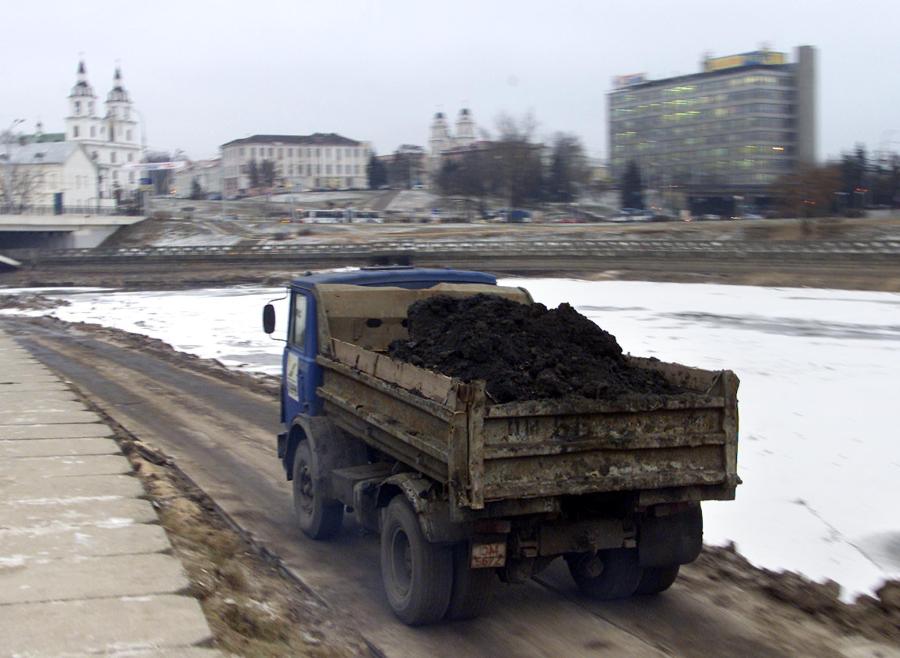 400 тонн ила и грязи в самом центре Минска – как выглядит осушенная .