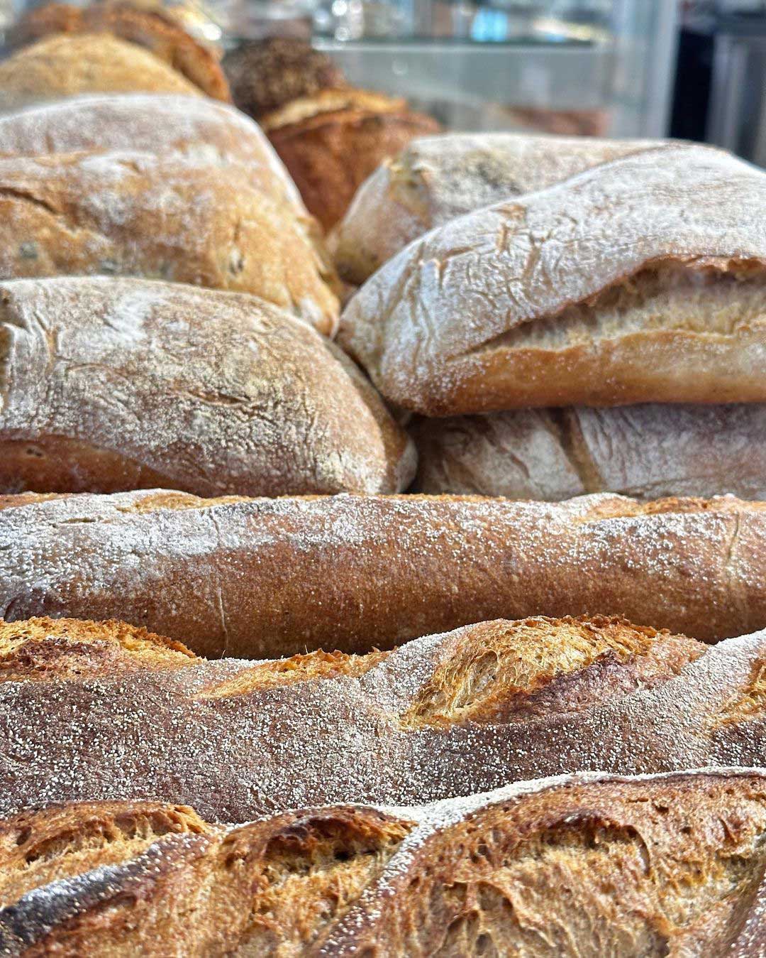 На фото хлеб из пекарни Булочки в Минске.