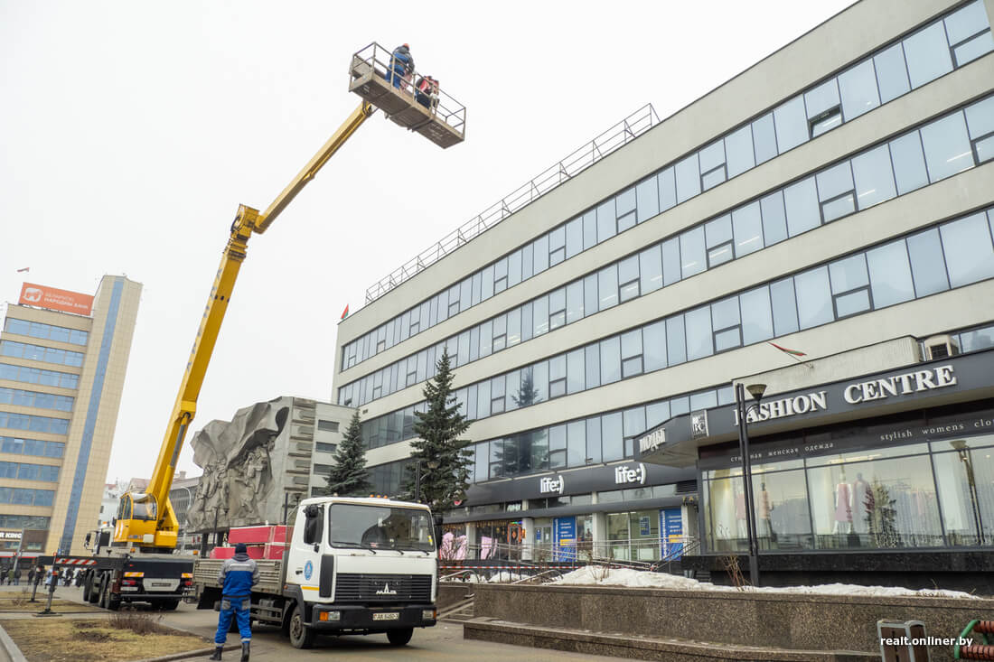 На Немиге со здания исчезла надпись «Слава пераможцам!». Что происходит? -  CityDog.io