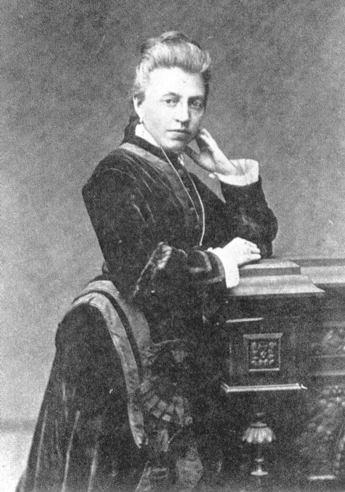 Элиза Ожешко и после подавления восстания 1863 года носила траур.
