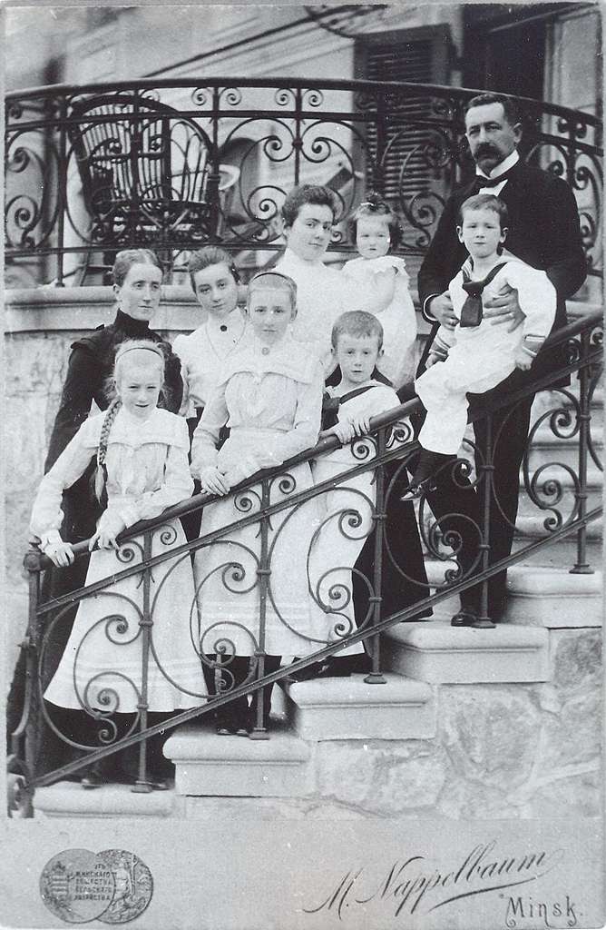 Cемья Чапских в Прилуках, 1910 год.
