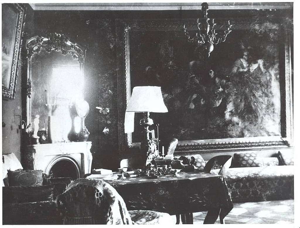 Красная комната в доме Чапских в Прилуках. По шляхетной моде каждая комната усадьбы имела свой стиль.