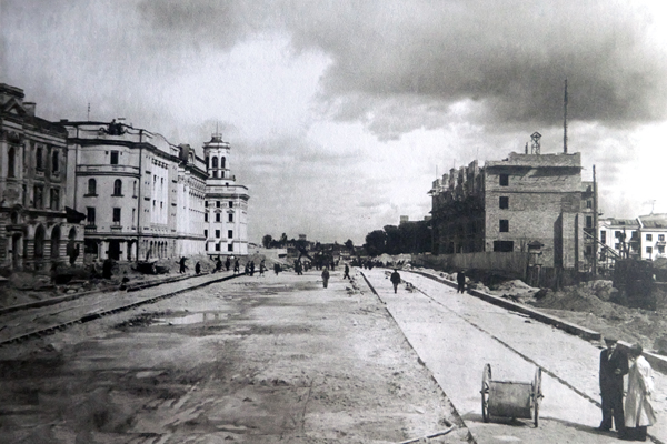 Строят главный проспект Минска.