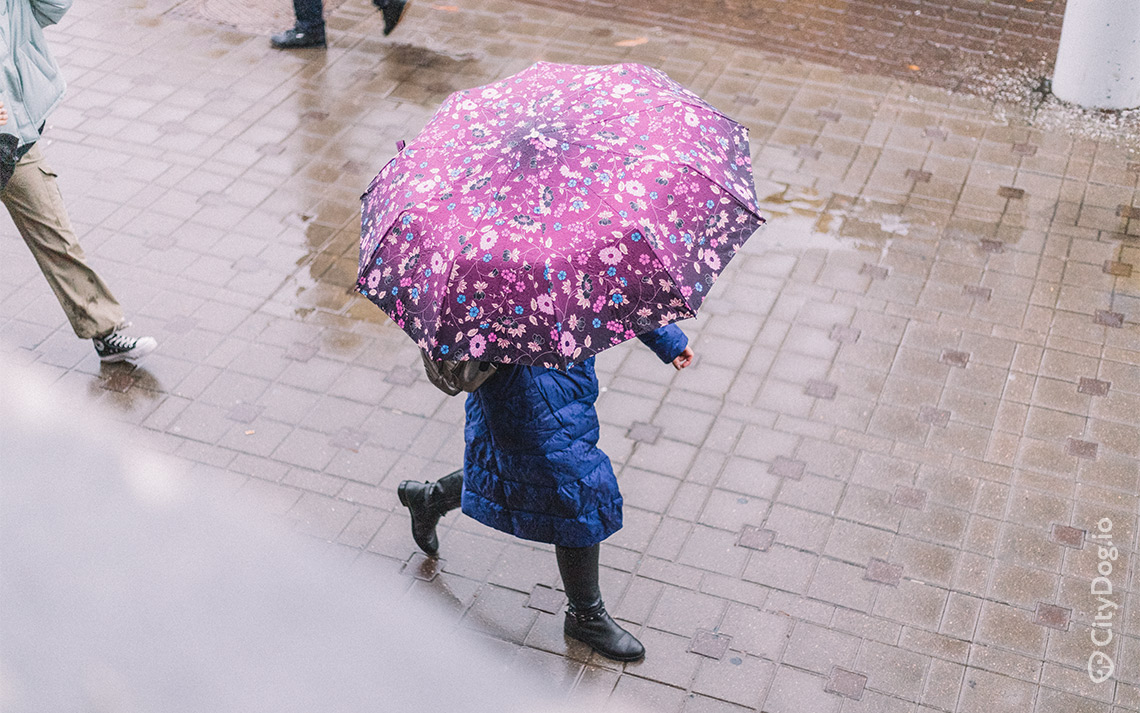 Прогулка под зонтом на Немиге.