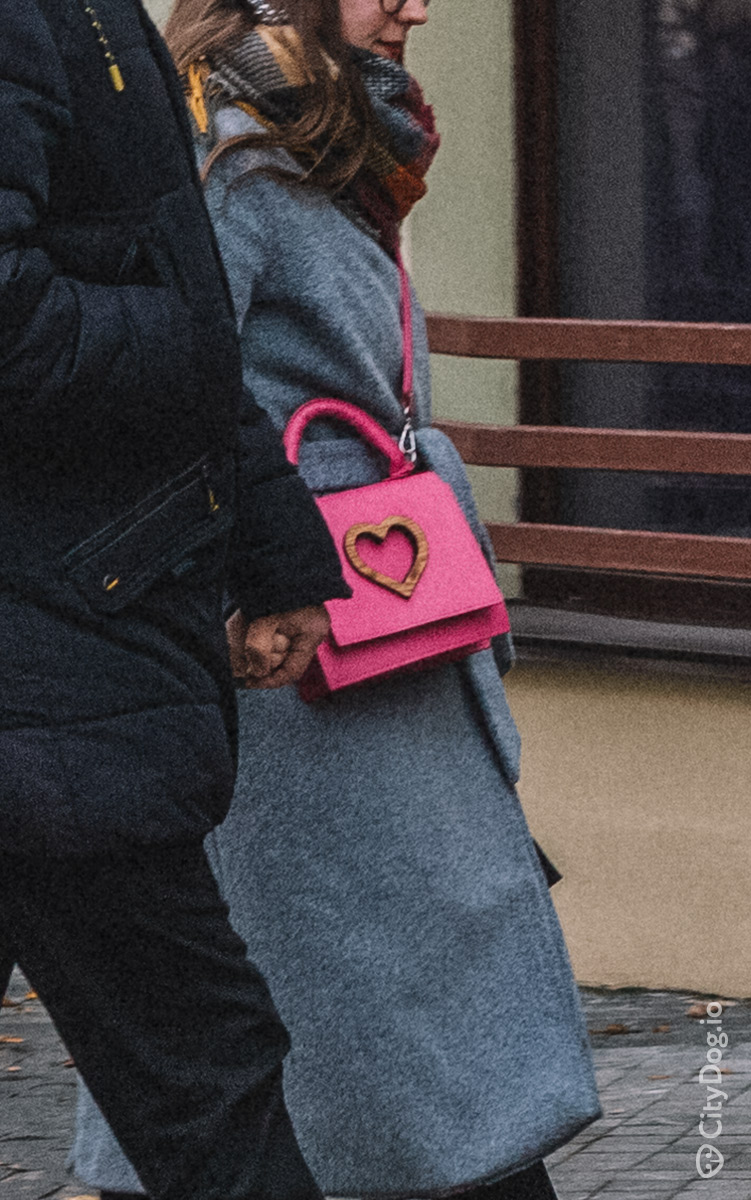 Розовая сумка с сердечком.