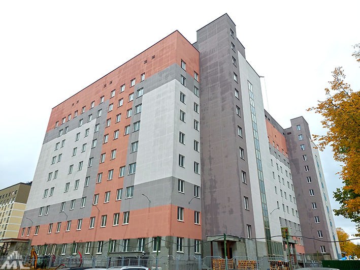 Стройка больницы на Корженевского. 