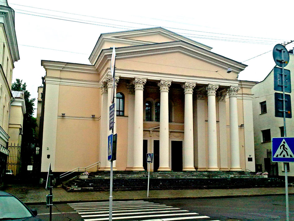 Здание Национального академического драматического театра имени М. Горького