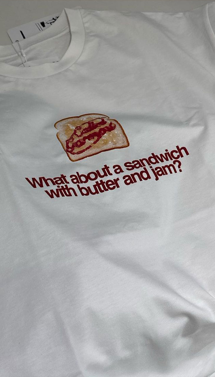 Белая футболка от бренда Called a Garment с надписью «What about a sandwich with butter and jam?»