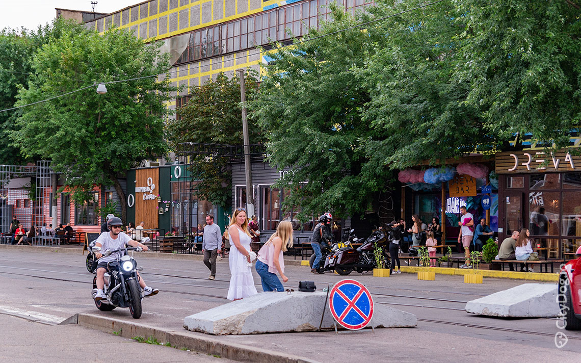 Улица Октябрьская в Минске в 2022 году.