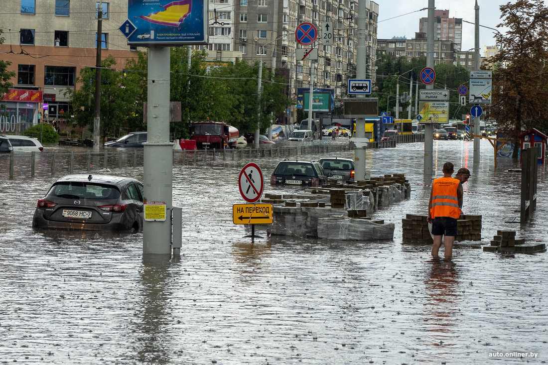 В Минске затопило дороги.