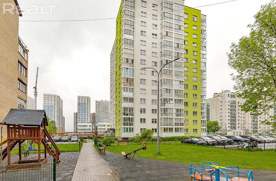 Продается евродвушка на улице Щорса в Минске.