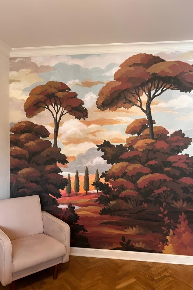 Квартира в Минске, спальня, кресло, оригинальные обои.