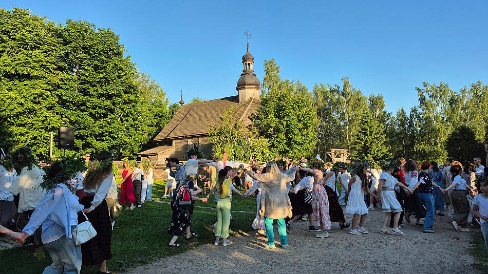 Беларусы празднуют Купалье. 