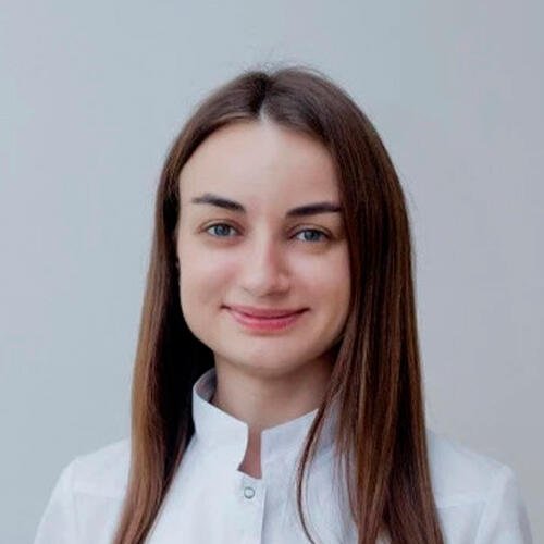 Врач Юлия Тамилина.