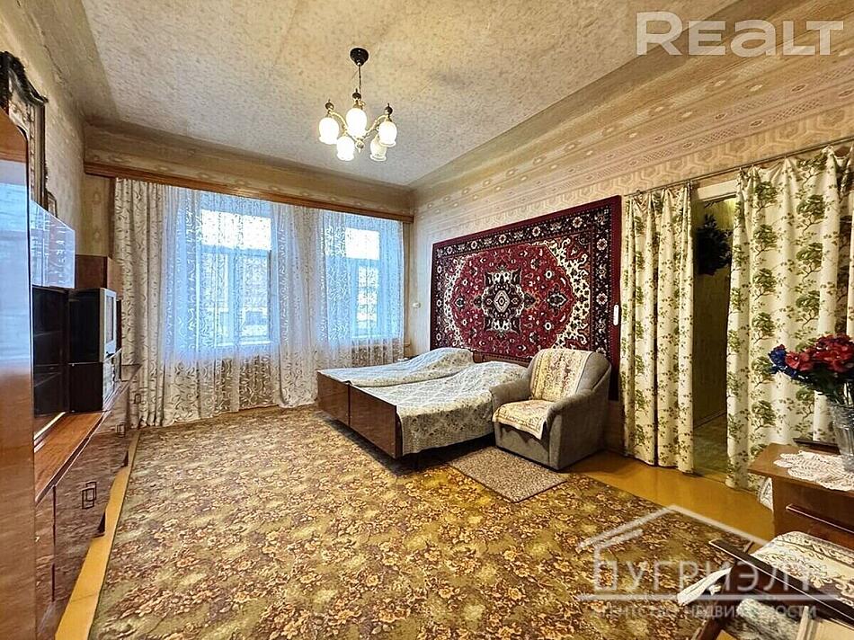 Просторная трехкомнатная квартира в историческом центре Пинска.